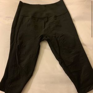 Lululemon Cropped Pants